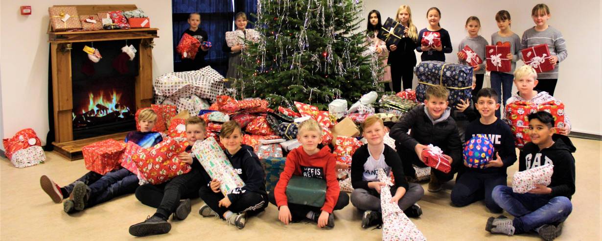 Greve Privatskole giver julegaver til udsatte børnefamilier